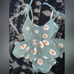 0-3 month daisy dress